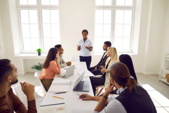 Faire face à des difficultés économiques : les dispositifs spécifiques d’accompagnement de la Branche pour pérenniser l’emploi et favoriser l’employabilité 