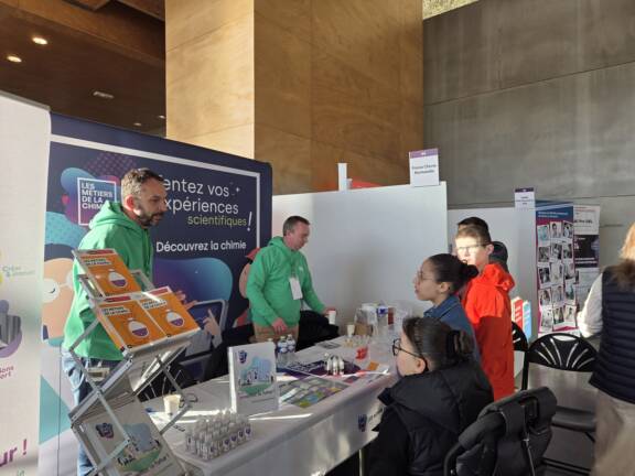 Immersion dans l’univers de la chimie au Forum des Métiers de Caux Seine Agglo