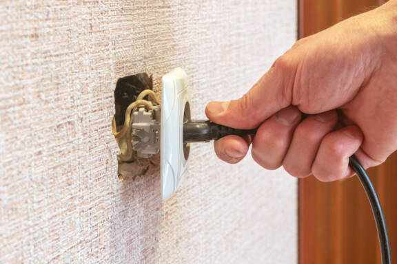 L'INRS publie une nouvelle affiche sur le risque électrique